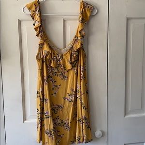 Ruffle sleeve tank💙